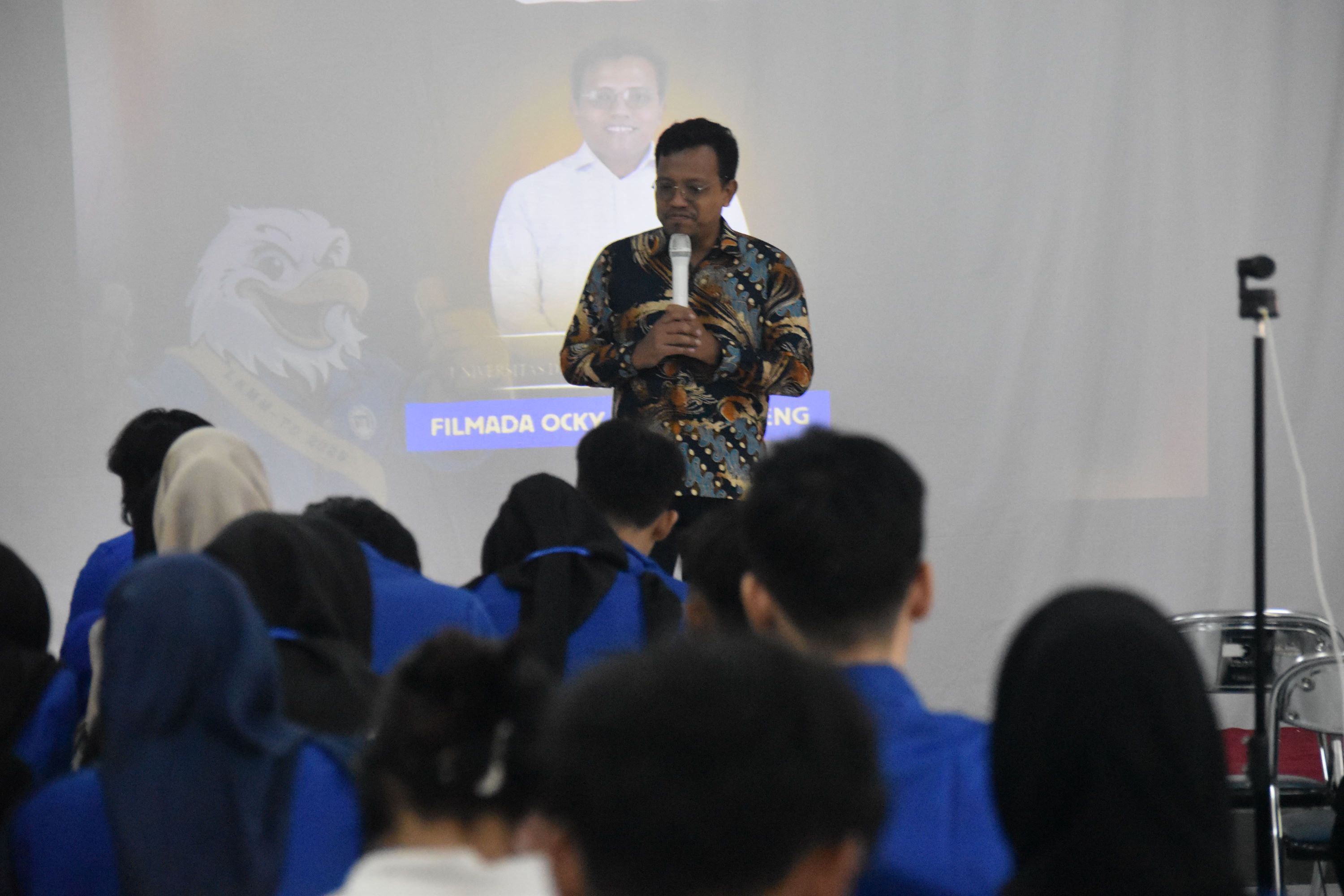 Pemaparan Materi Manajemen Kepanitiaan oleh bapak Filmada Ocky Saputra, M.Eng